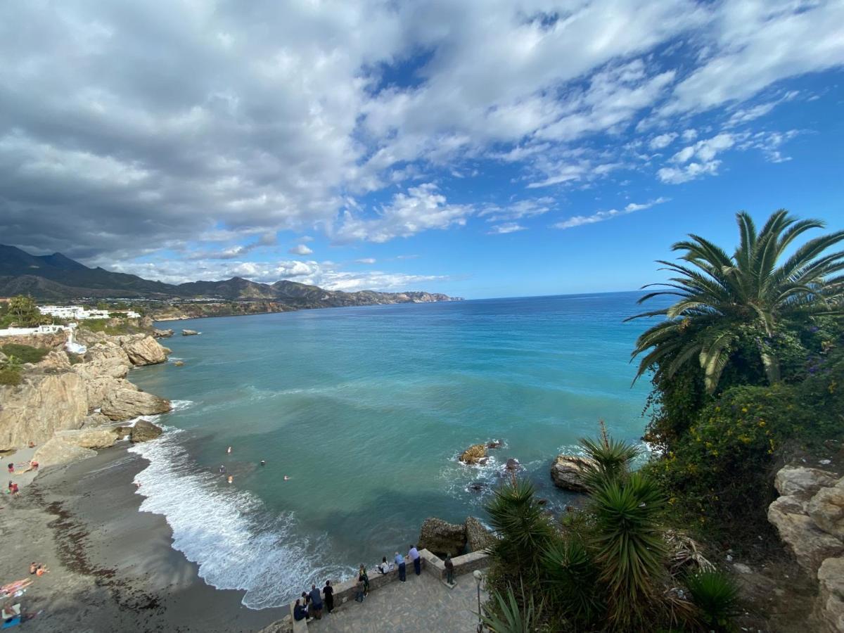 Вилла New Townhouse In The Heart Of Nerja With Jacuzzi Экстерьер фото