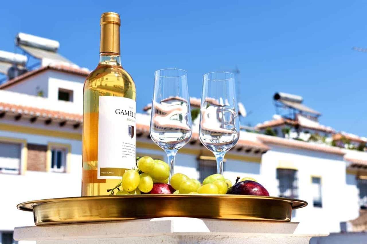Вилла New Townhouse In The Heart Of Nerja With Jacuzzi Экстерьер фото