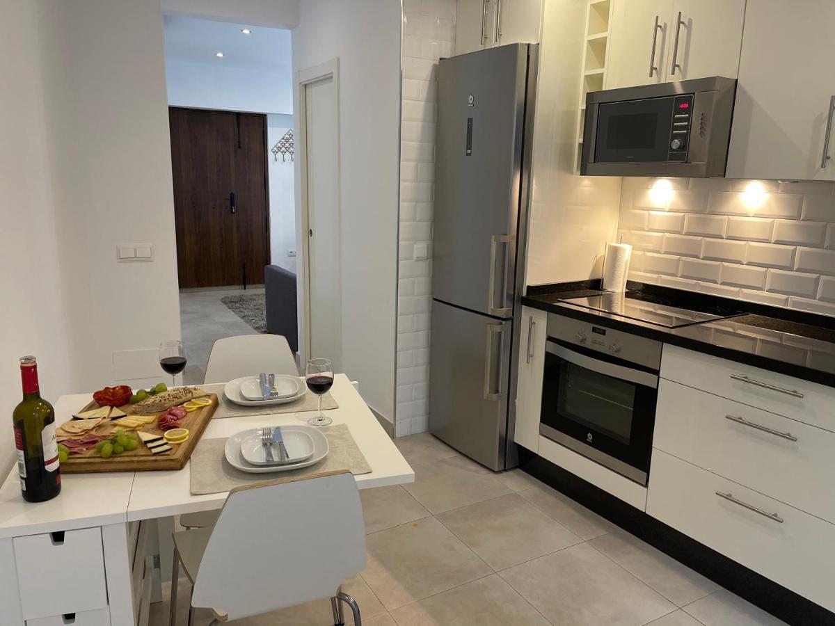 Вилла New Townhouse In The Heart Of Nerja With Jacuzzi Экстерьер фото