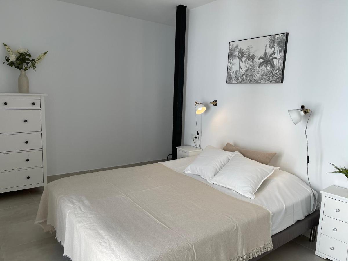 Вилла New Townhouse In The Heart Of Nerja With Jacuzzi Экстерьер фото
