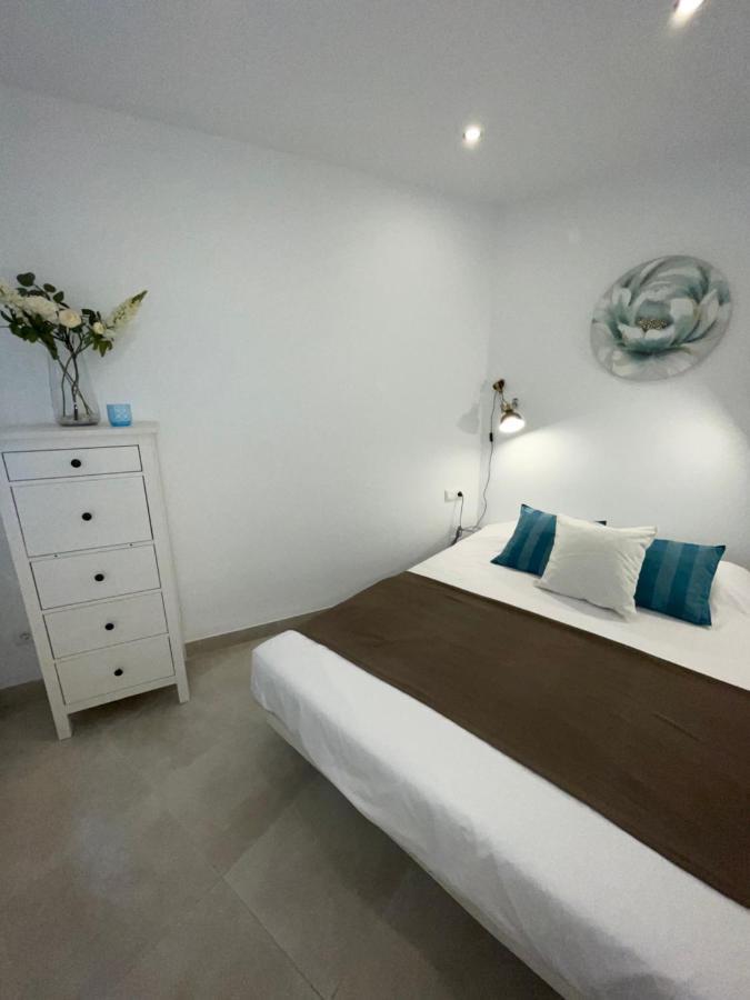 Вилла New Townhouse In The Heart Of Nerja With Jacuzzi Экстерьер фото