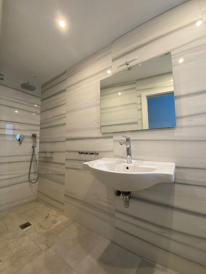 Вилла New Townhouse In The Heart Of Nerja With Jacuzzi Экстерьер фото