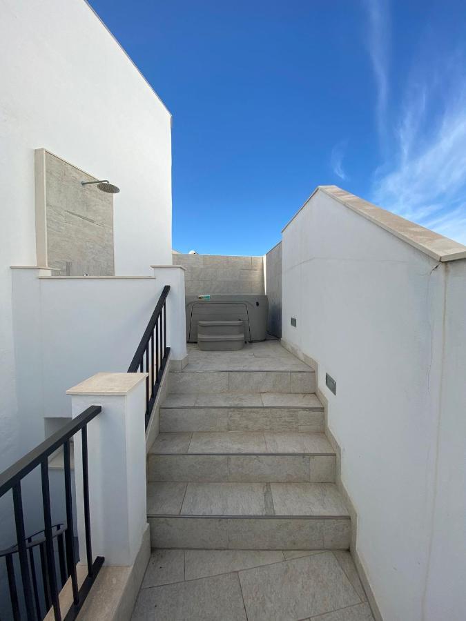 Вилла New Townhouse In The Heart Of Nerja With Jacuzzi Экстерьер фото